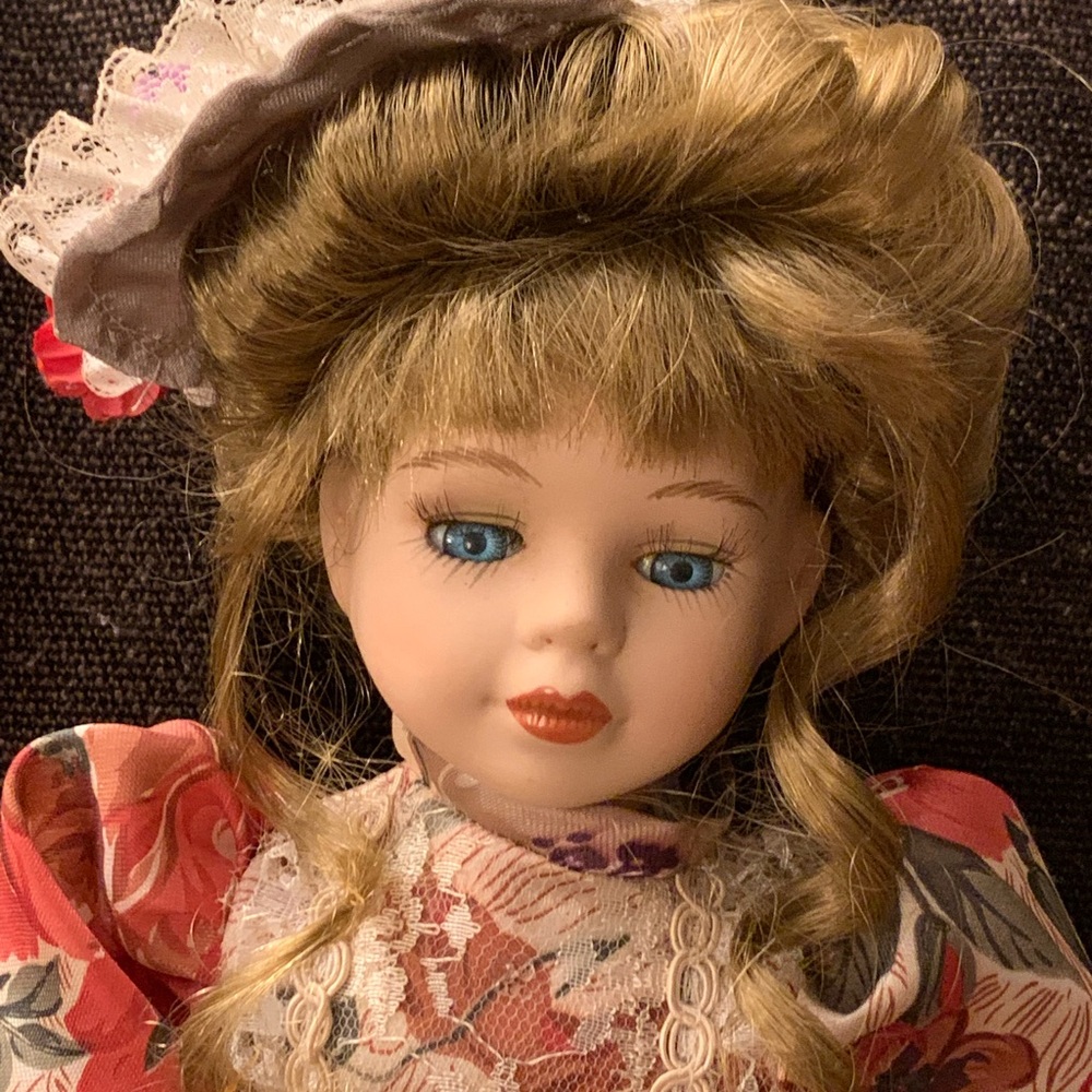 Ashley Belle Keepsakes Genuine Porcelain Collector Doll 15"